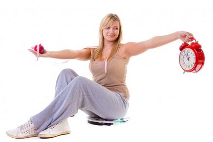 Салмақ жоғалтқысы келетін қыз денсаулыққа және режимге сәйкес жейді